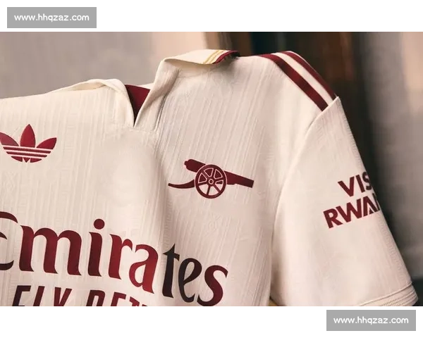 勒沃库森揭晓新赛季客场战袍：蓝十字交织，演绎工业与现代的美学对话